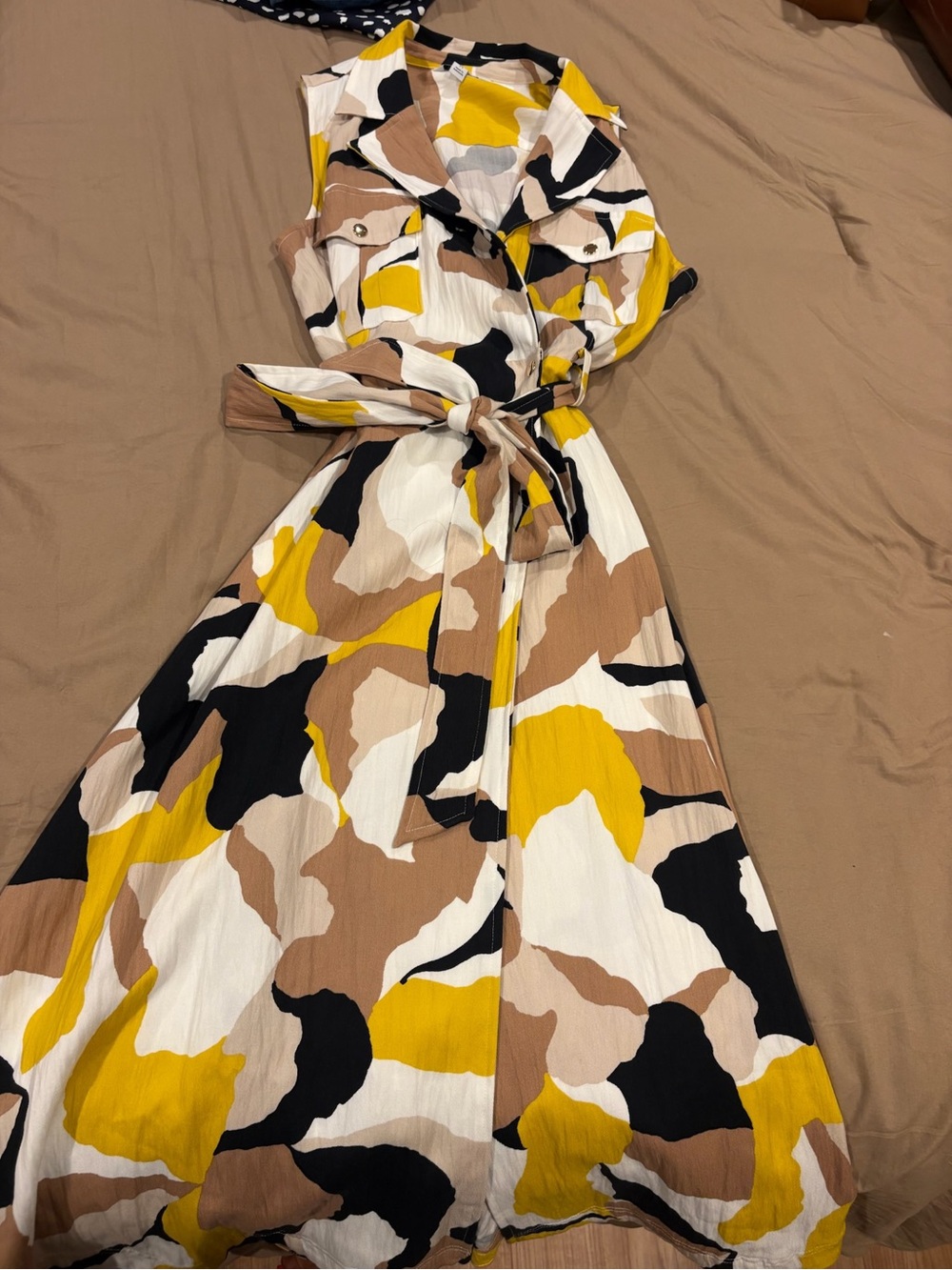 Nine West Sleeveless Abstract Print Midi Dress in Yellow, Black & Cream